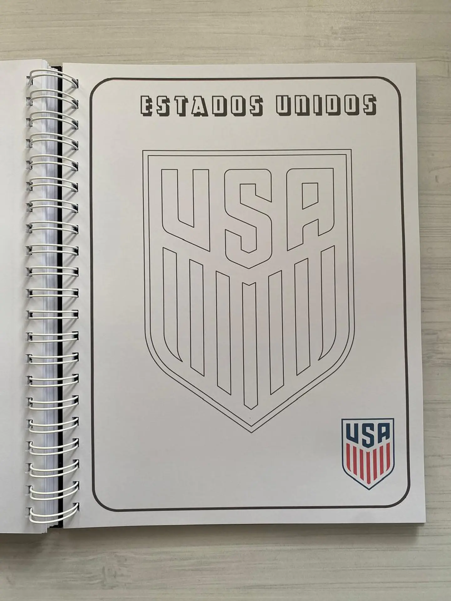 Libro para colorear “Escudos de los equipos de la copa mundial de la FIFA” 16