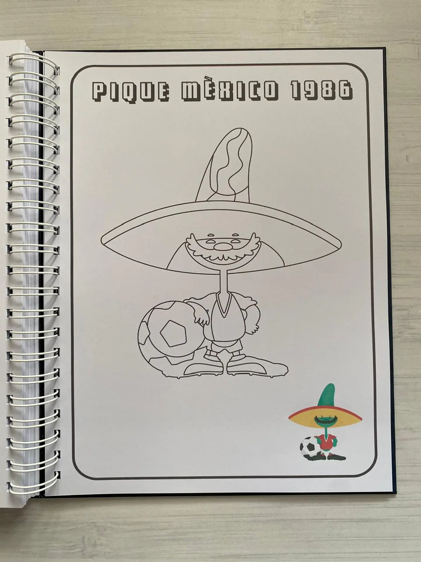 Libro para colorear “Escudos de los equipos de la copa mundial de la FIFA” 21