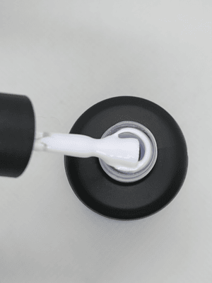 PRODUCTO OUTLET TRANSPARENT RED KE12 (BLANCO TIZA, LEVE TONO LILA) - RONIKI ESMALTE PERMANENTE PROFESIONAL