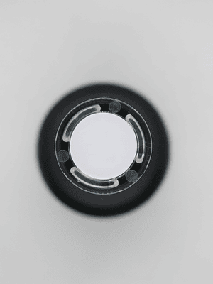 PRODUCTO OUTLET TRANSPARENT RED KE12 (BLANCO TIZA, LEVE TONO LILA) - RONIKI ESMALTE PERMANENTE PROFESIONAL