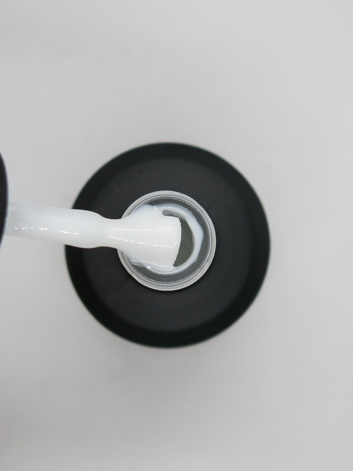 PRODUCTO OUTLET TRANSPARENT RED KE50 (BLANCO LECHOSO SEMI TRASLÚCIDO) - RONIKI ESMALTE PERMANENTE PROFESIONAL 1