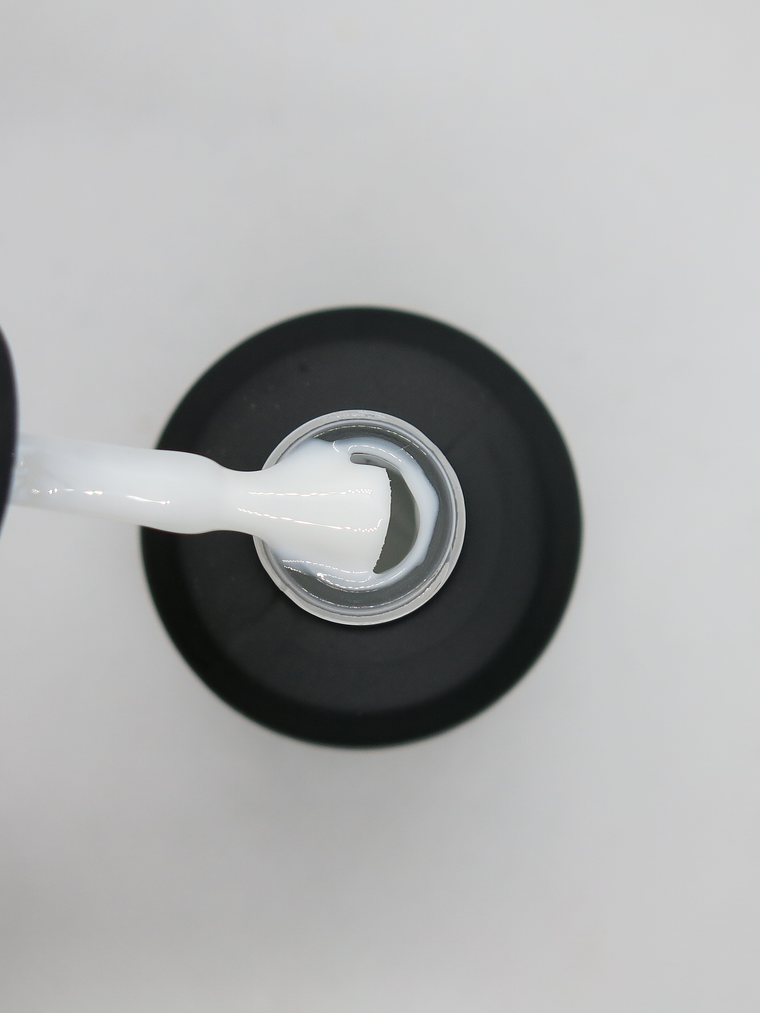 PRODUCTO OUTLET TRANSPARENT RED KE50 (BLANCO LECHOSO SEMI TRASLÚCIDO) - RONIKI ESMALTE PERMANENTE PROFESIONAL 1