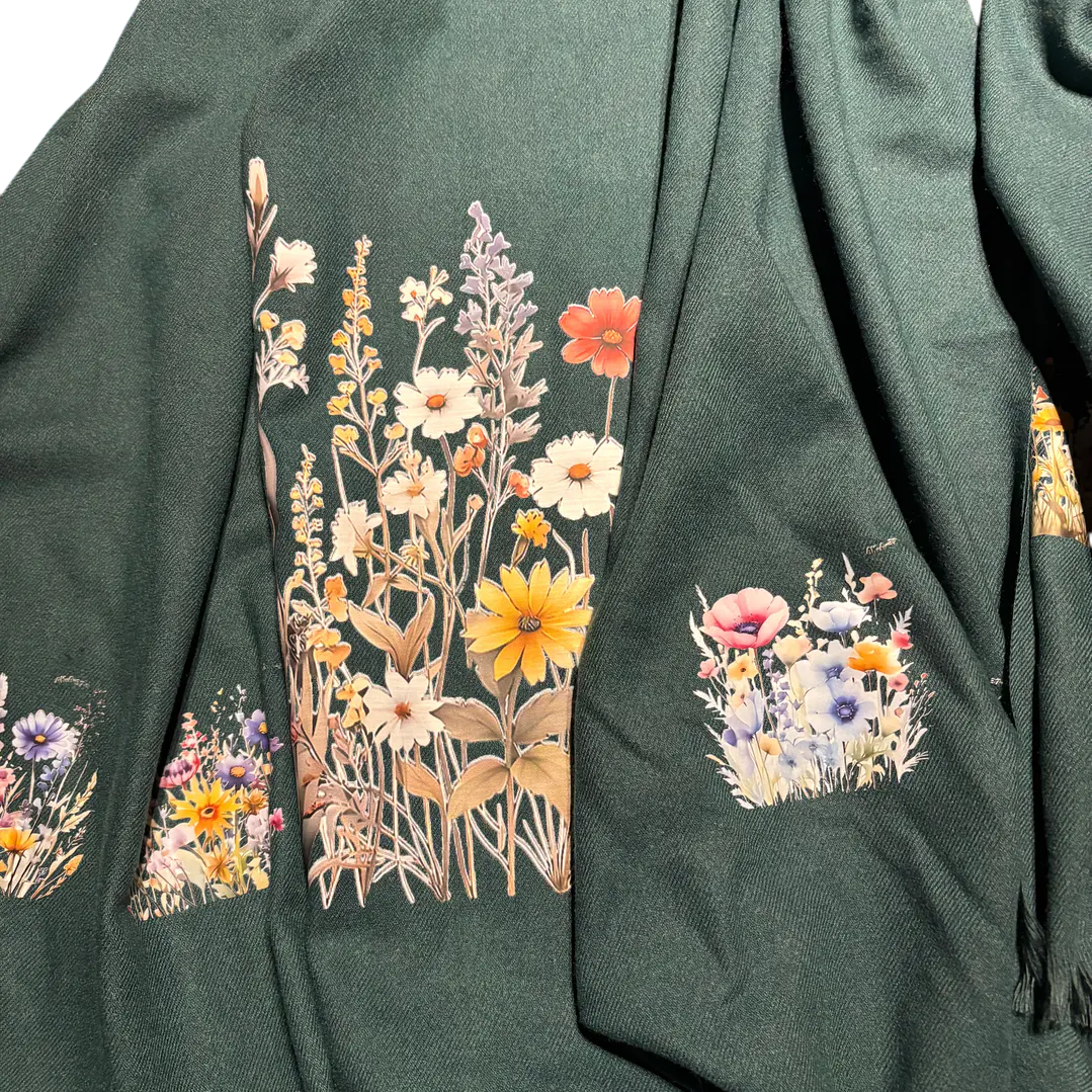 CHAL DE LANILLA HECHO A MANO DISEÑO EXCLUSIVO 2