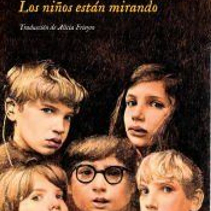 Los niños están mirando 1