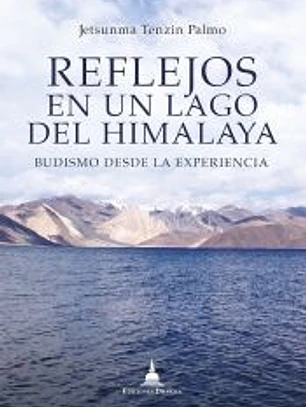 Reflejos en un lago del Himalaya