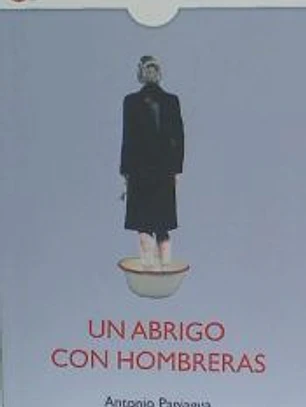 Un abrigo con hombreras