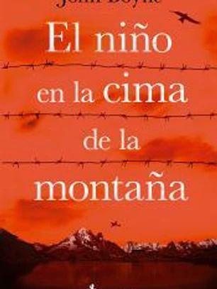 El niño en la cima de la montaña