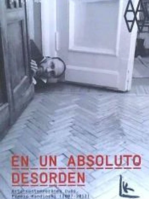En un desorden absoluto.