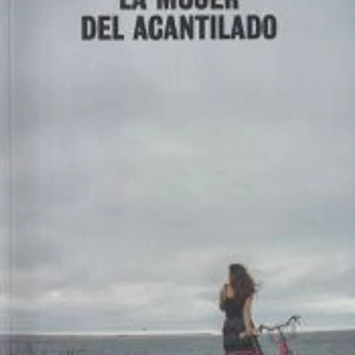 LA MUJER DEL ACANTILADO 1