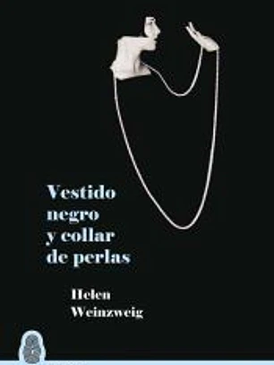 Vestido negro y collar de perlas