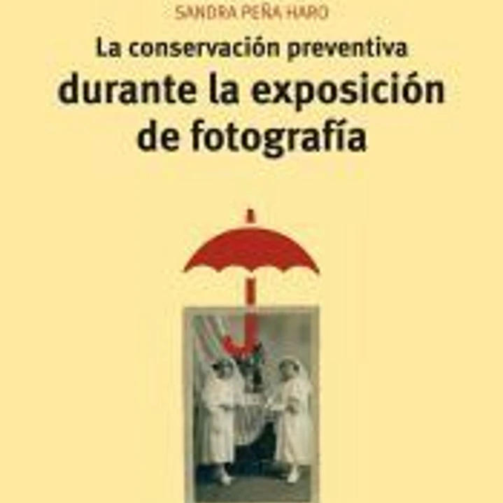 La conservación preventiva durante la exposición de fotografía 1