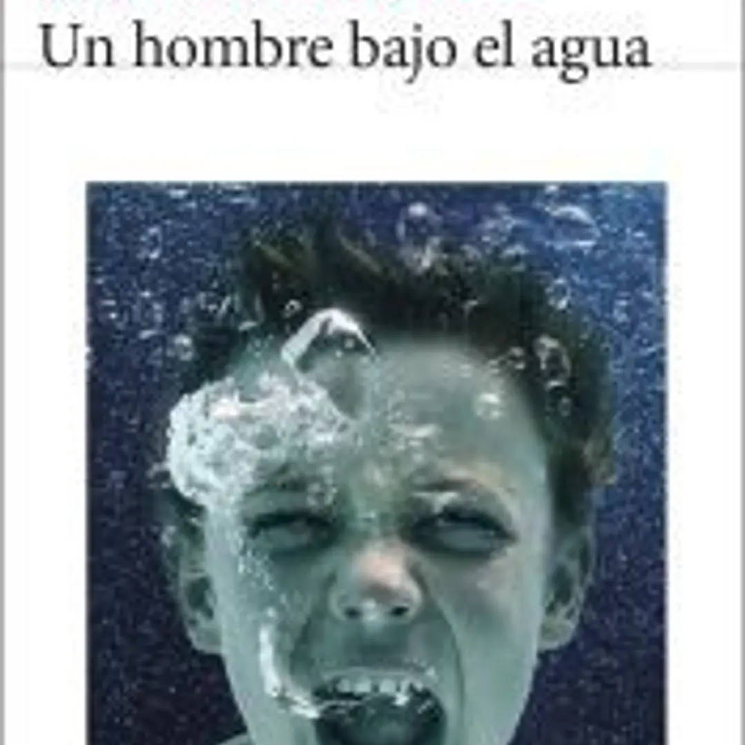 Un hombre bajo el agua 1