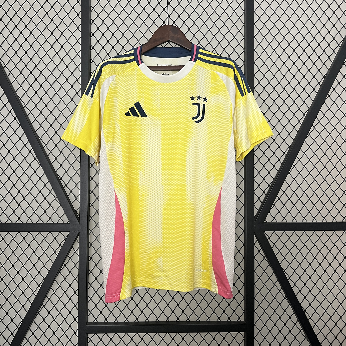 JUVENTUS AWAY KIT 24-25 AMARELO 1