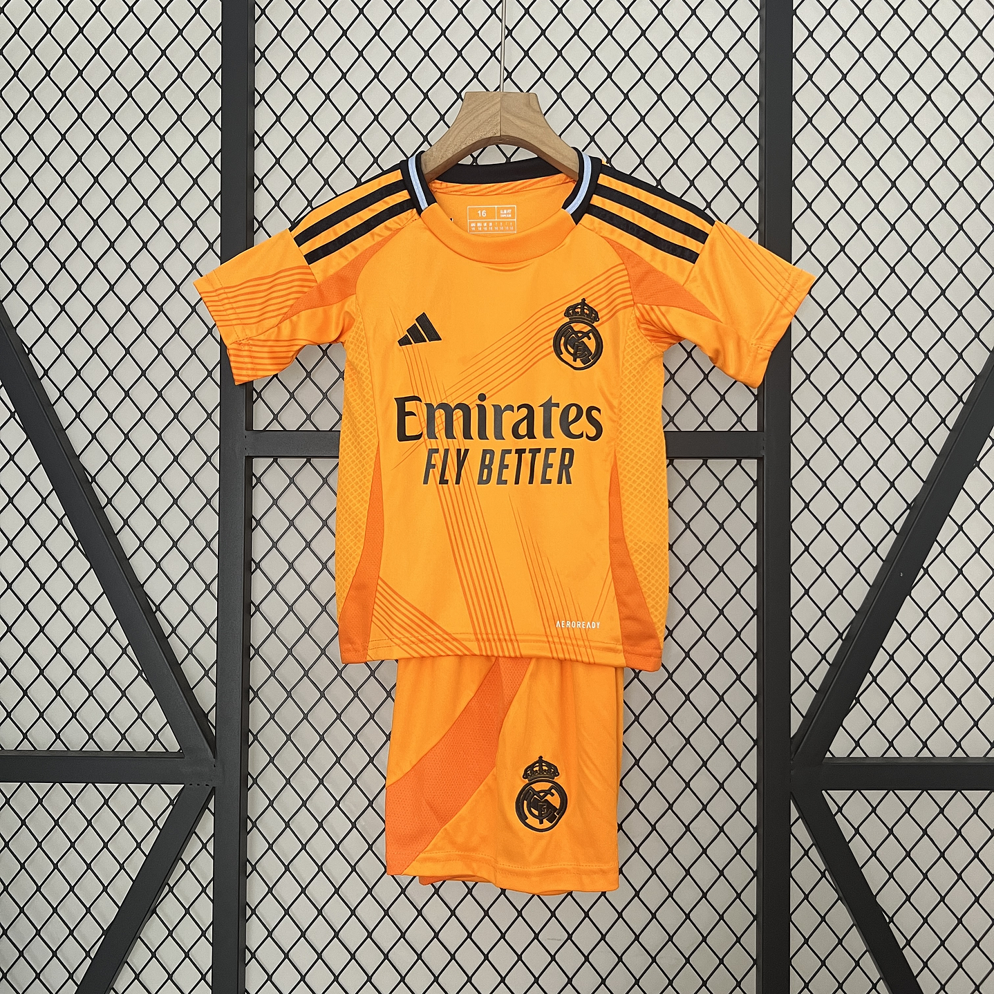 KIT CRIANÇA REAL MADRID AWAY 24-25 LARANJA 1