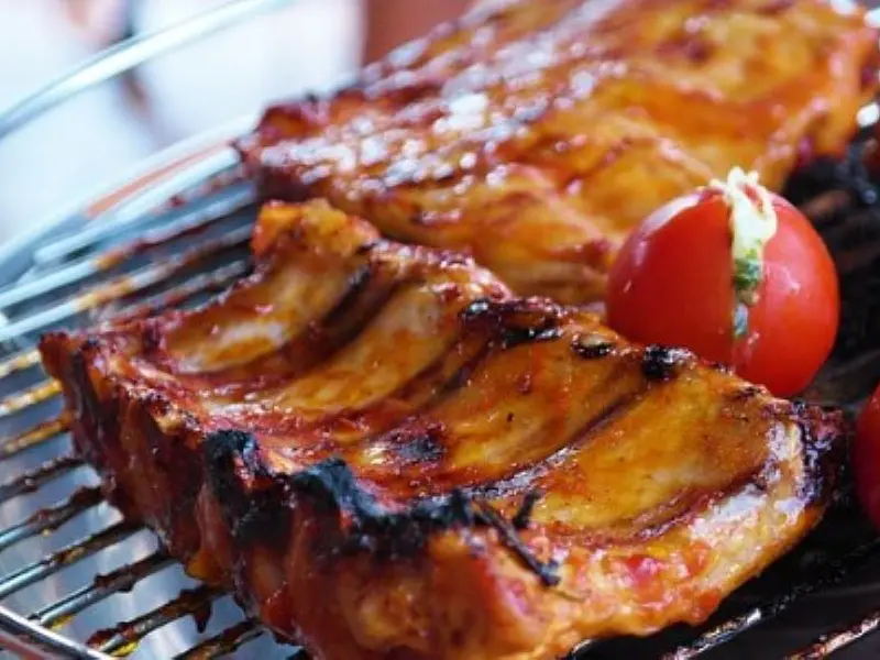 Costillar de cerdo con pasta de ajo chilote al merken