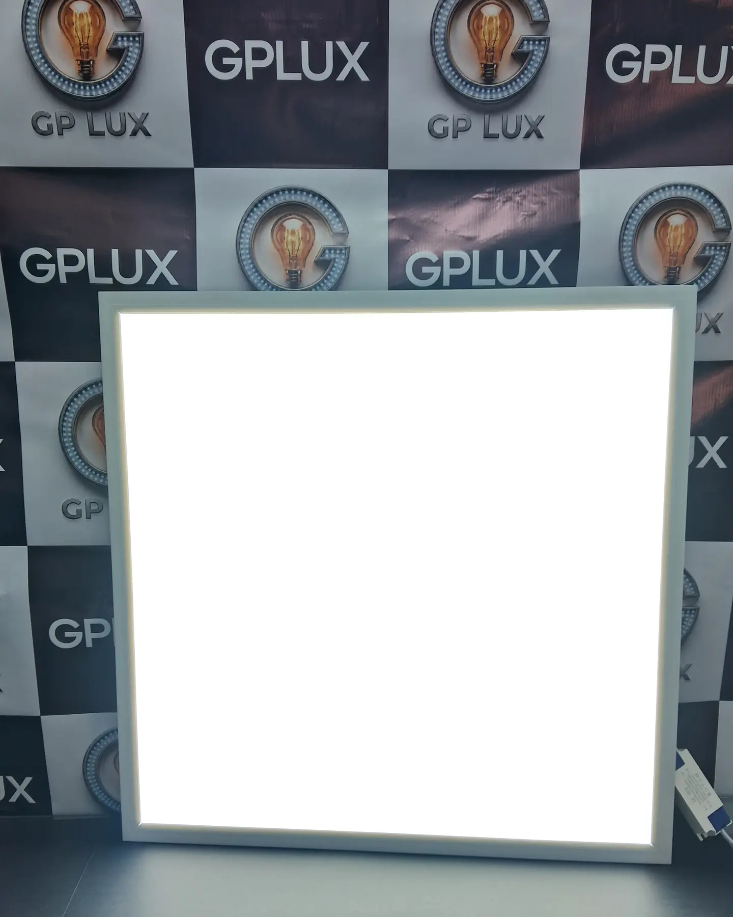 LAMPARA LED EMBUTIDA 60X60 BLANCO FRÍO 2