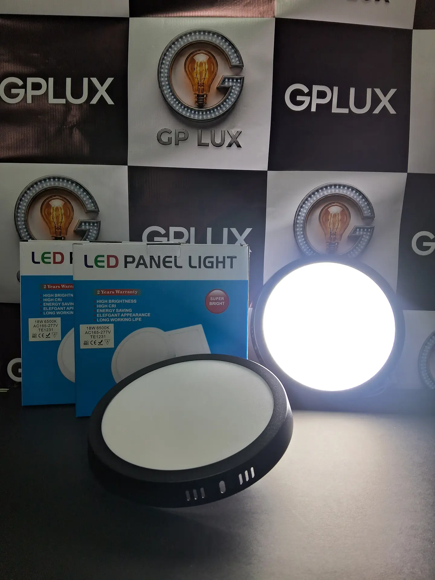 LAMPARA LED NEGRO SOBREPUESTO 18W BLANCO FRÍO  2