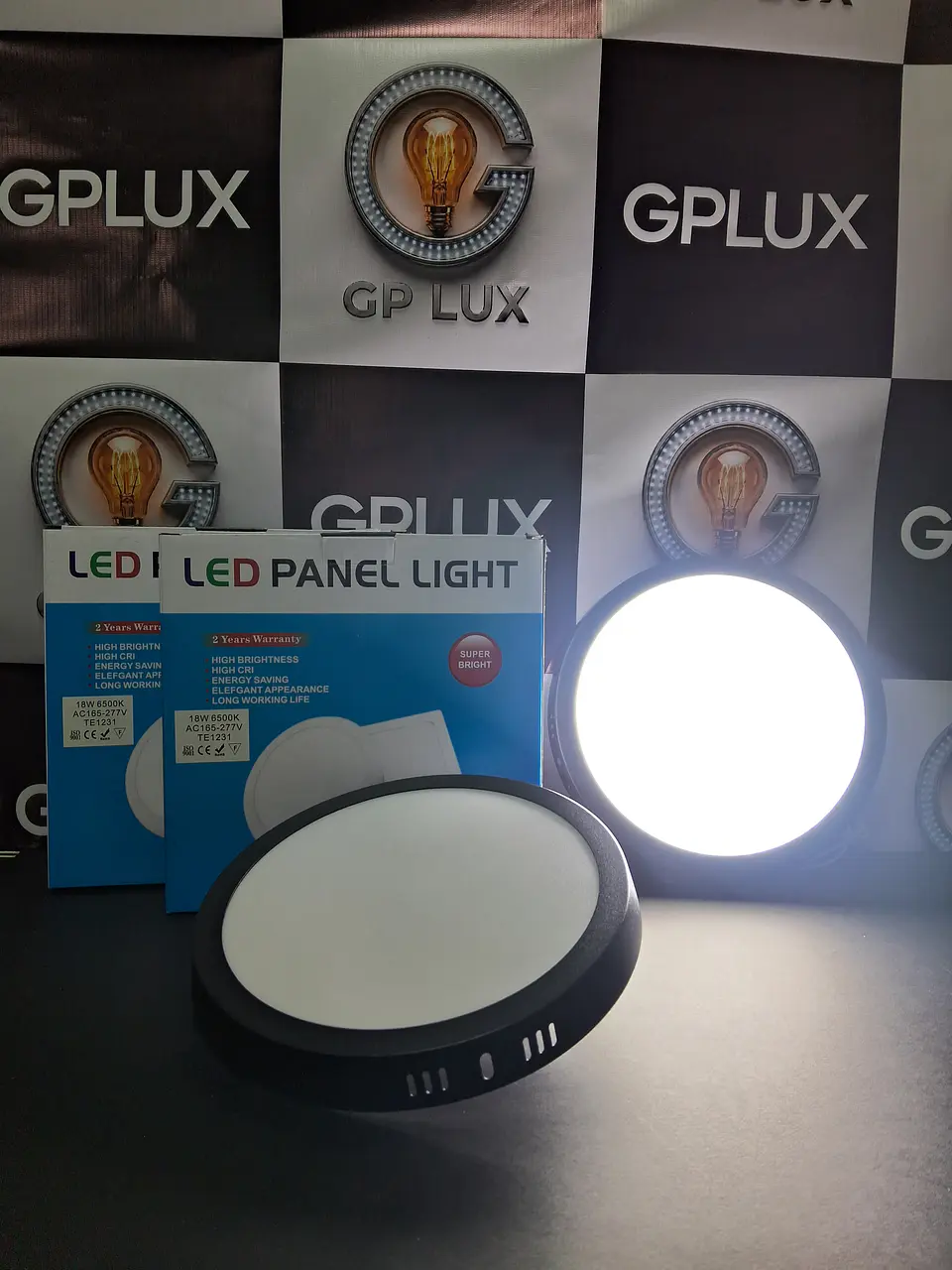 LAMPARA LED NEGRO SOBREPUESTO 18W BLANCO FRÍO  2