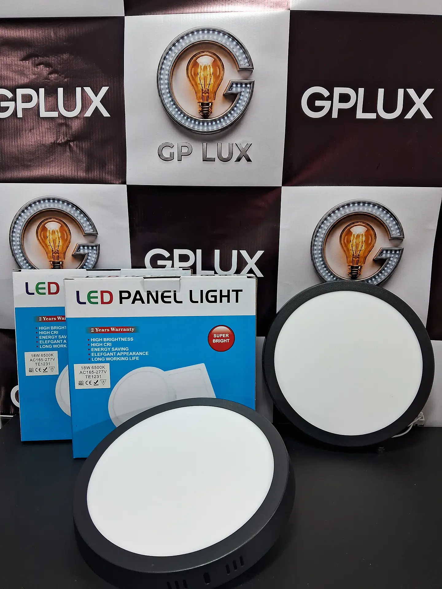 LAMPARA LED NEGRO SOBREPUESTO 18W BLANCO FRÍO  1