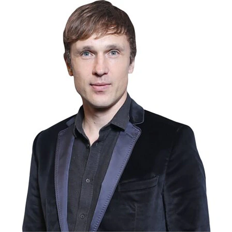 William Moseley (Dark Suit)