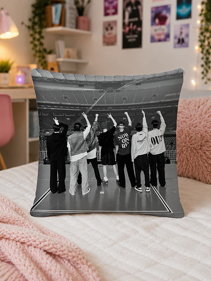 Cojin Enhypen Grupo en Concierto 40x40 cms Fullprint Kpop Grafimax 1