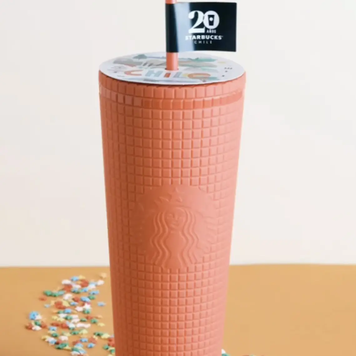 VASO PARA BEBIDAS FRÍAS DE PLÁSTICO ACABADO SOFT TOUCH CON DISEÑO GRID, DE 24 OZ (≈710 ML) 4