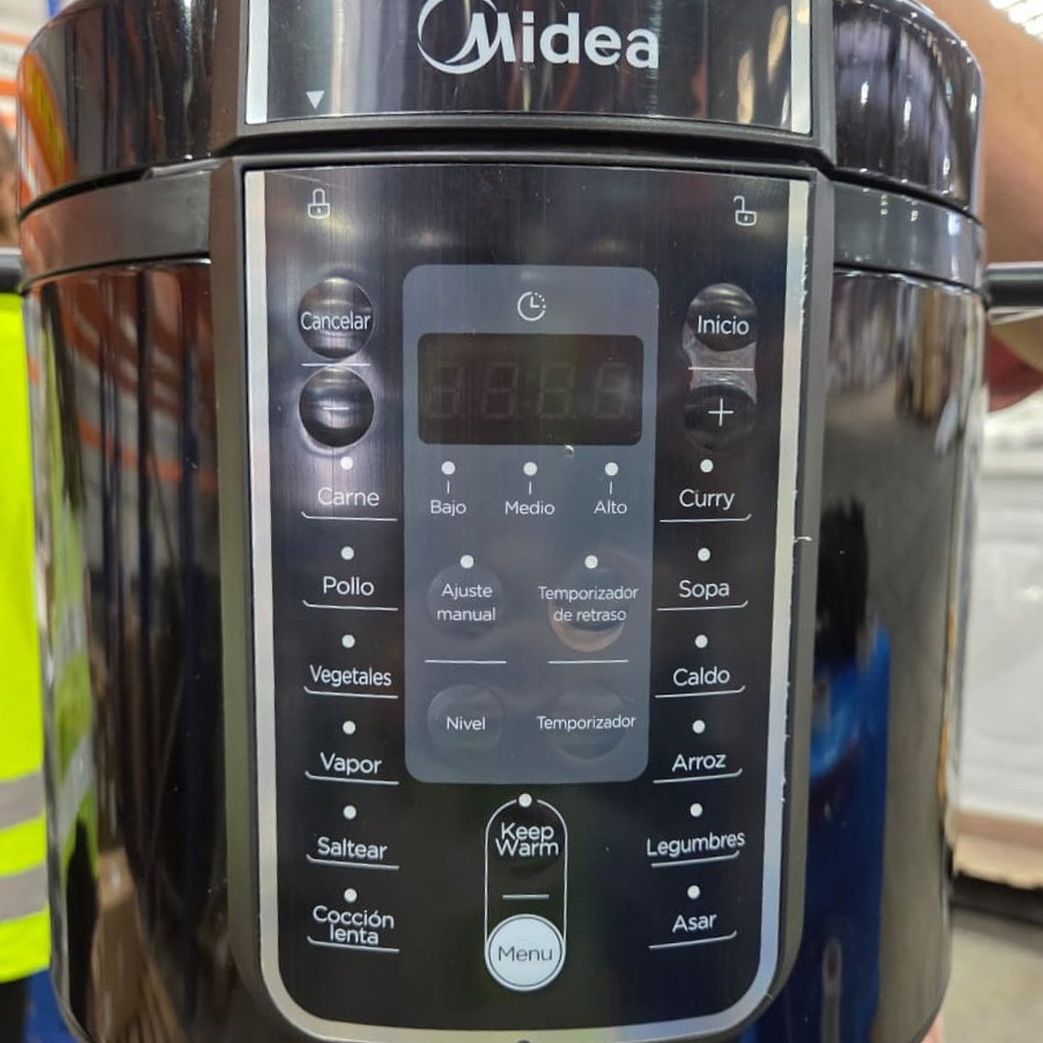 OLLA MULTICOOK 5.7 LITROS MY-PC6007B NEGRA/RAYON LEVE - EMBAJALE DAÑADO 6