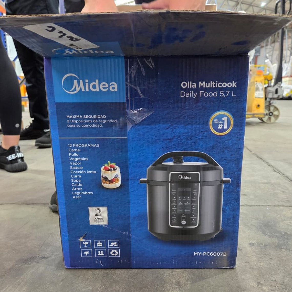 OLLA MULTICOOK 5.7 LITROS MY-PC6007B NEGRA/RAYON LEVE - EMBAJALE DAÑADO 8