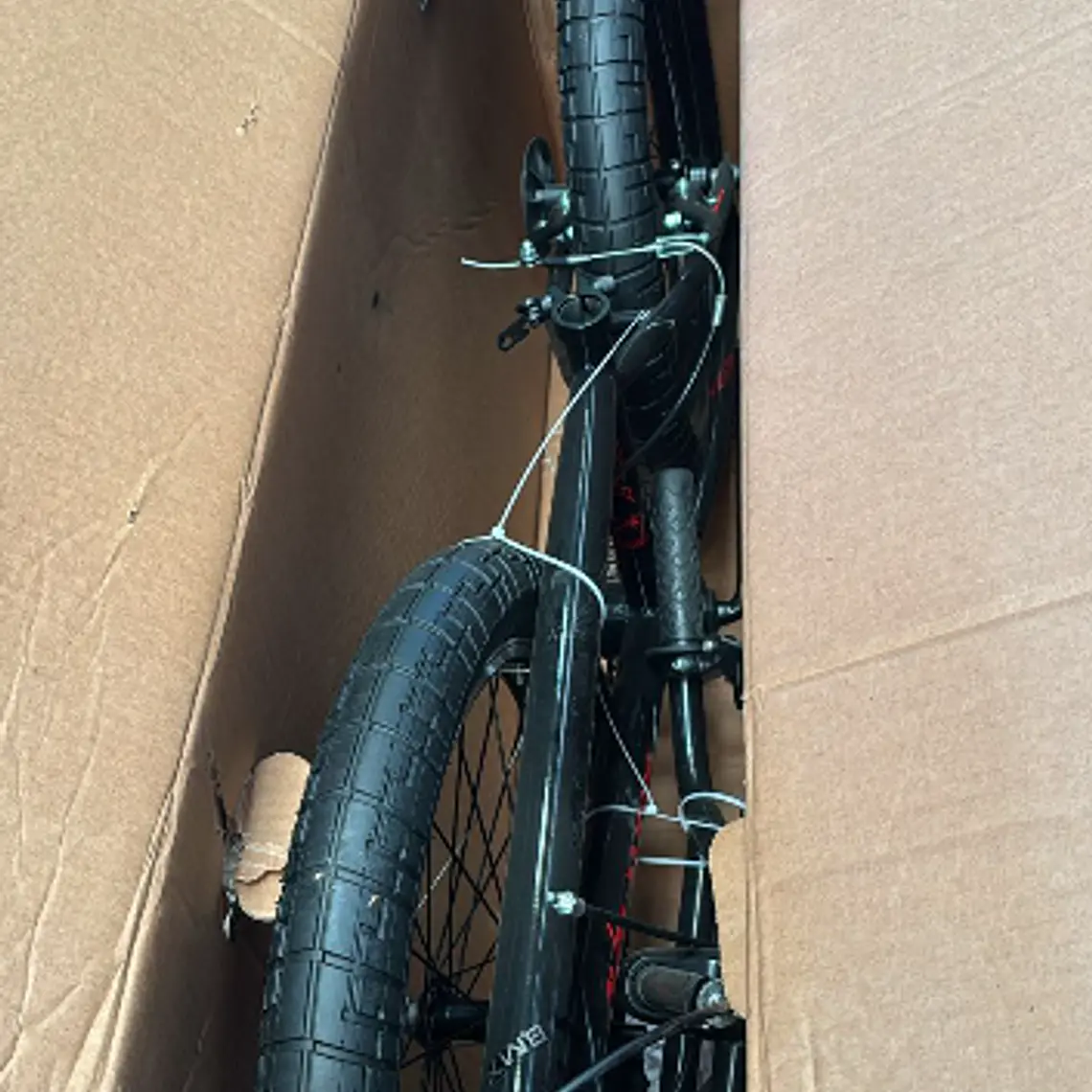 BICICLETA BMX ARO 20' UNISEX NEGRO / DETALLES MÍNIMOS EN EL MARCO  - EMBALAJE DAÑADO 6