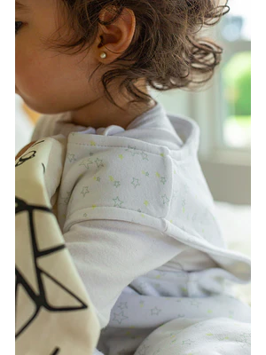 SACO DE DORMIR GRADO 3 (6-18 MESES) - ESTRELLAS AMARILLO Y GRIS