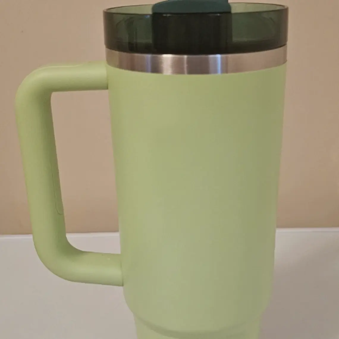 TUMBLER DE ACERO VERDE PISTACHO 30 OZ (≈ 887 ML) 4