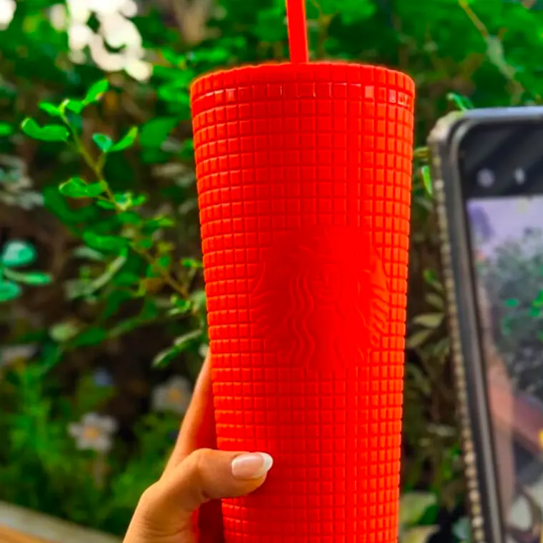 VASO PARA BEBIDAS FRÍAS DE PLÁSTICO ACABADO SOFT TOUCH CON DISEÑO GRID, DE 24 OZ (≈710 ML) 6