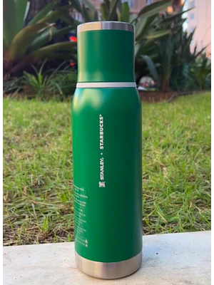 BOTELLA TÉRMICA STANLEY DE ACERO VERDE OSCURO MATTE DE 25 OZ (≈ 739 ML)