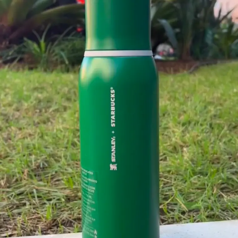 BOTELLA TÉRMICA DE ACERO VERDE OSCURO MATTE DE 25 OZ (≈ 739 ML) 2