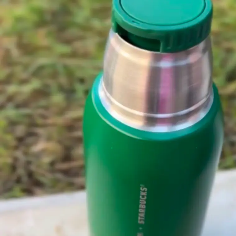 BOTELLA TÉRMICA DE ACERO VERDE OSCURO MATTE DE 25 OZ (≈ 739 ML) 4