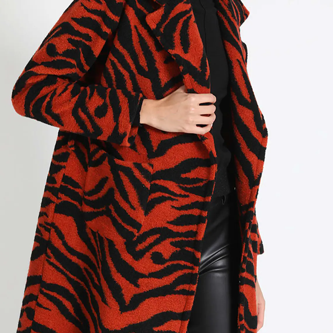 ABRIGO RECTO SIN FORRO ESTAMPADO, ROJO, COLECCIÓN ITALIA (TALLA L) 1