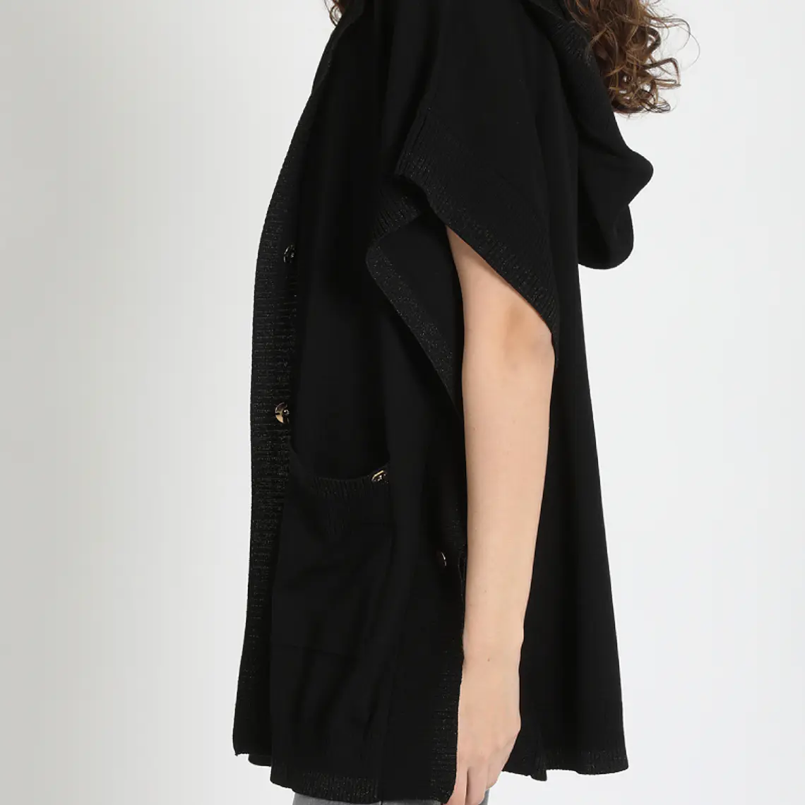 TEJIDO PONCHO CON CAPUCHA Y BROCHES DECORATIVOS NEGRO (TALLAS S y M) 3