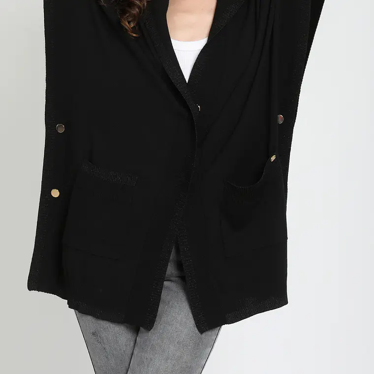 TEJIDO PONCHO CON CAPUCHA Y BROCHES DECORATIVOS NEGRO (TALLAS S y M) 4