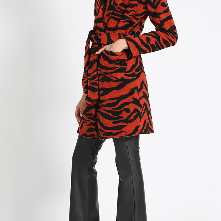 ABRIGO RECTO SIN FORRO ESTAMPADO, ROJO, COLECCIÓN ITALIA (TALLA L) 3