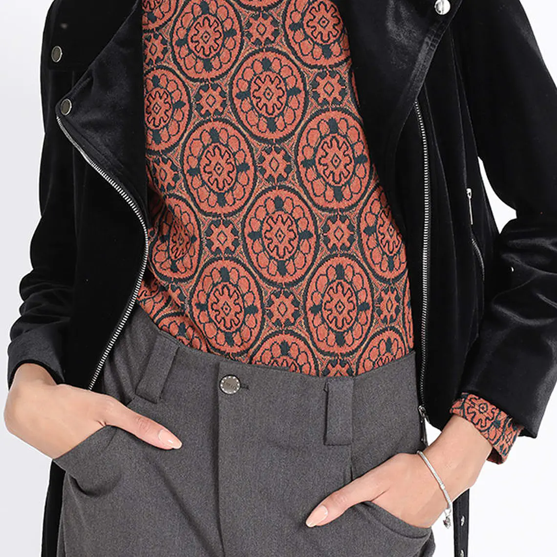 CHAQUETA MOTOQUERA TERCIOPELO BORDADO ESPALDA NEGRO (TALLAS S y M) 6