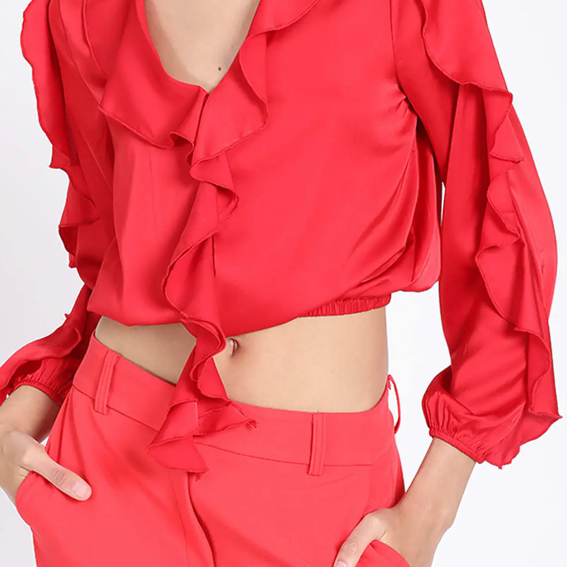 BLUSA M/L ESCOTE V VUELOS INSERTOS ESCOTE Y MANGA ROJO (TALLA S) 1