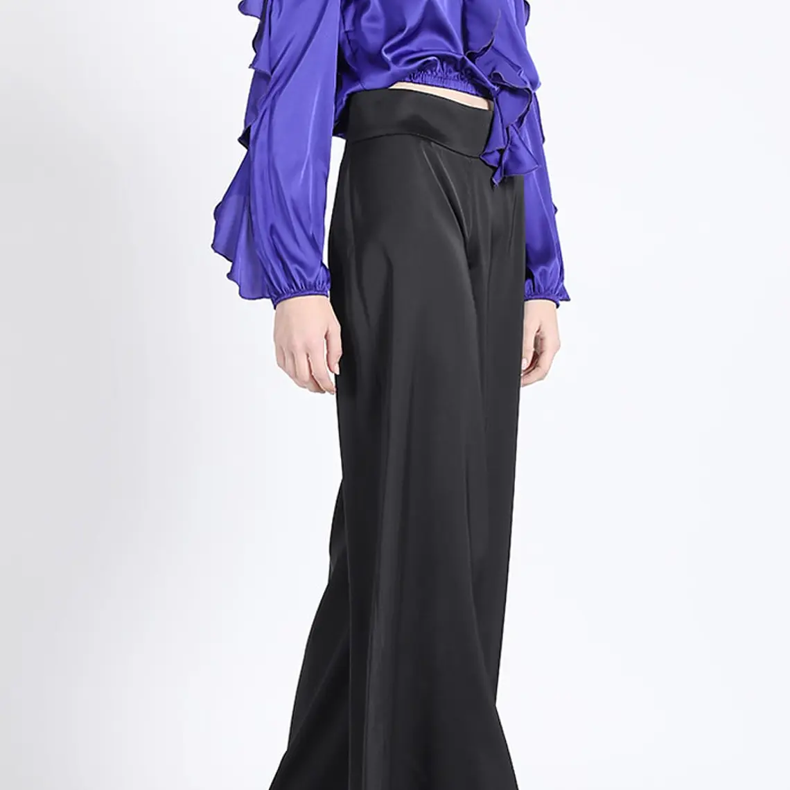 BLUSA M/L ESCOTE V VUELOS INSERTOS ESCOTE Y MANGA VIOLETA (TALLA S) 2