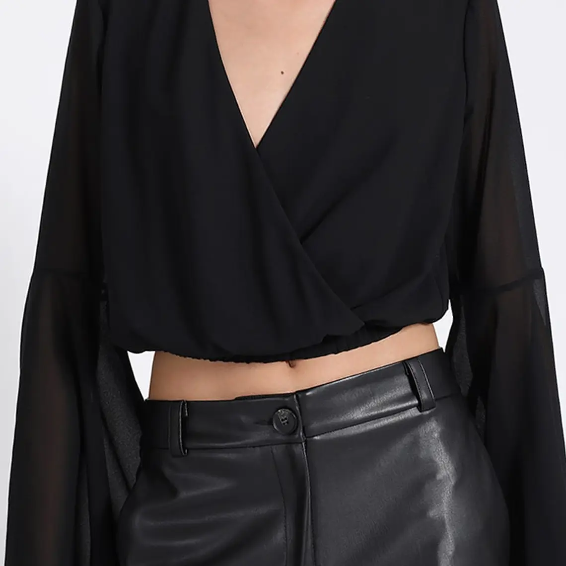 BLUSA M/L CRUZADA ESCOTE V CORTA PUÑO VUELO NEGRO (TALLAS S y M) 2