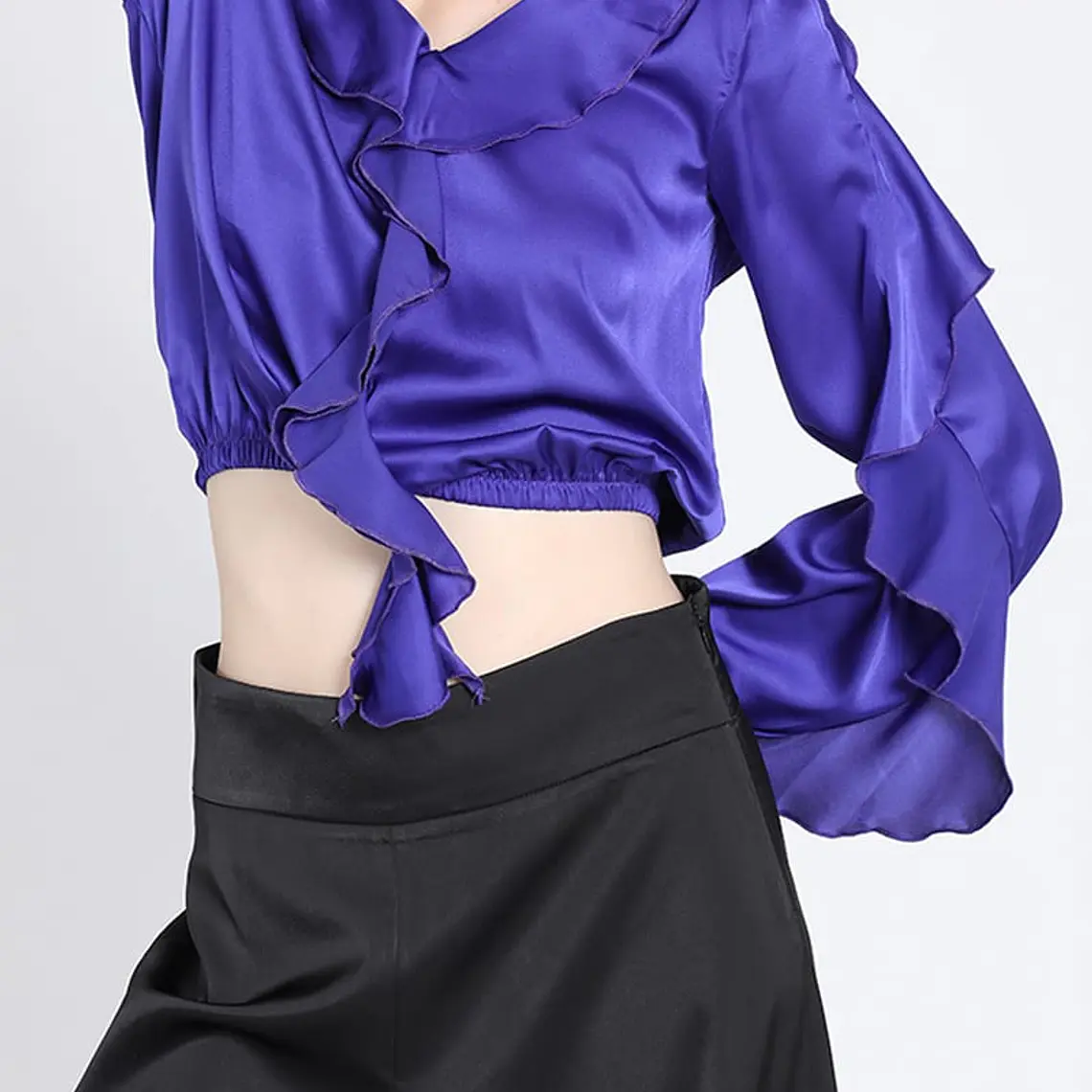 BLUSA M/L ESCOTE V VUELOS INSERTOS ESCOTE Y MANGA VIOLETA (TALLA S) 4