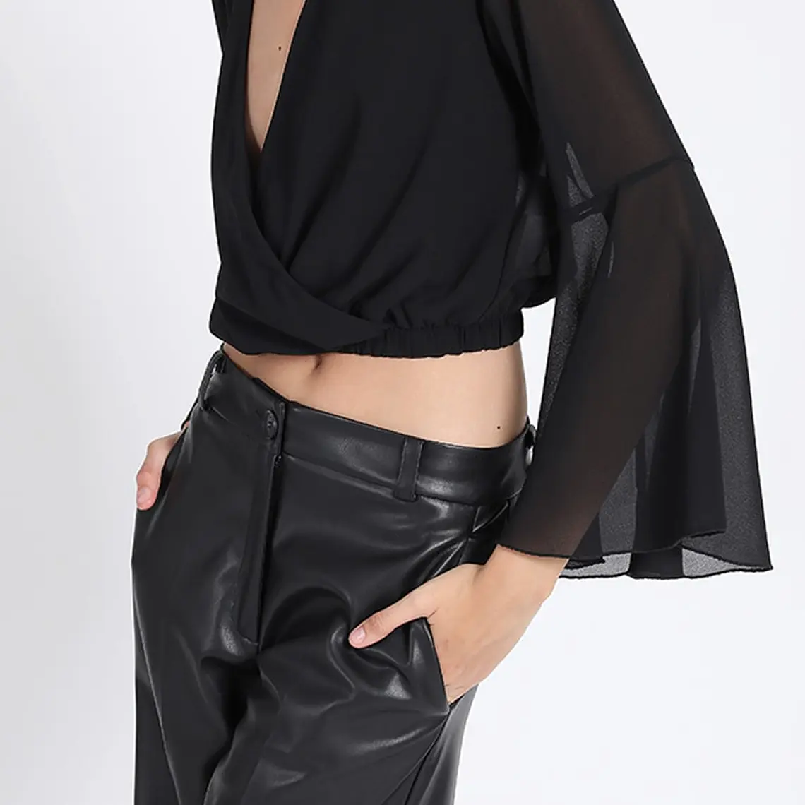 BLUSA M/L CRUZADA ESCOTE V CORTA PUÑO VUELO NEGRO (TALLAS S y M) 3