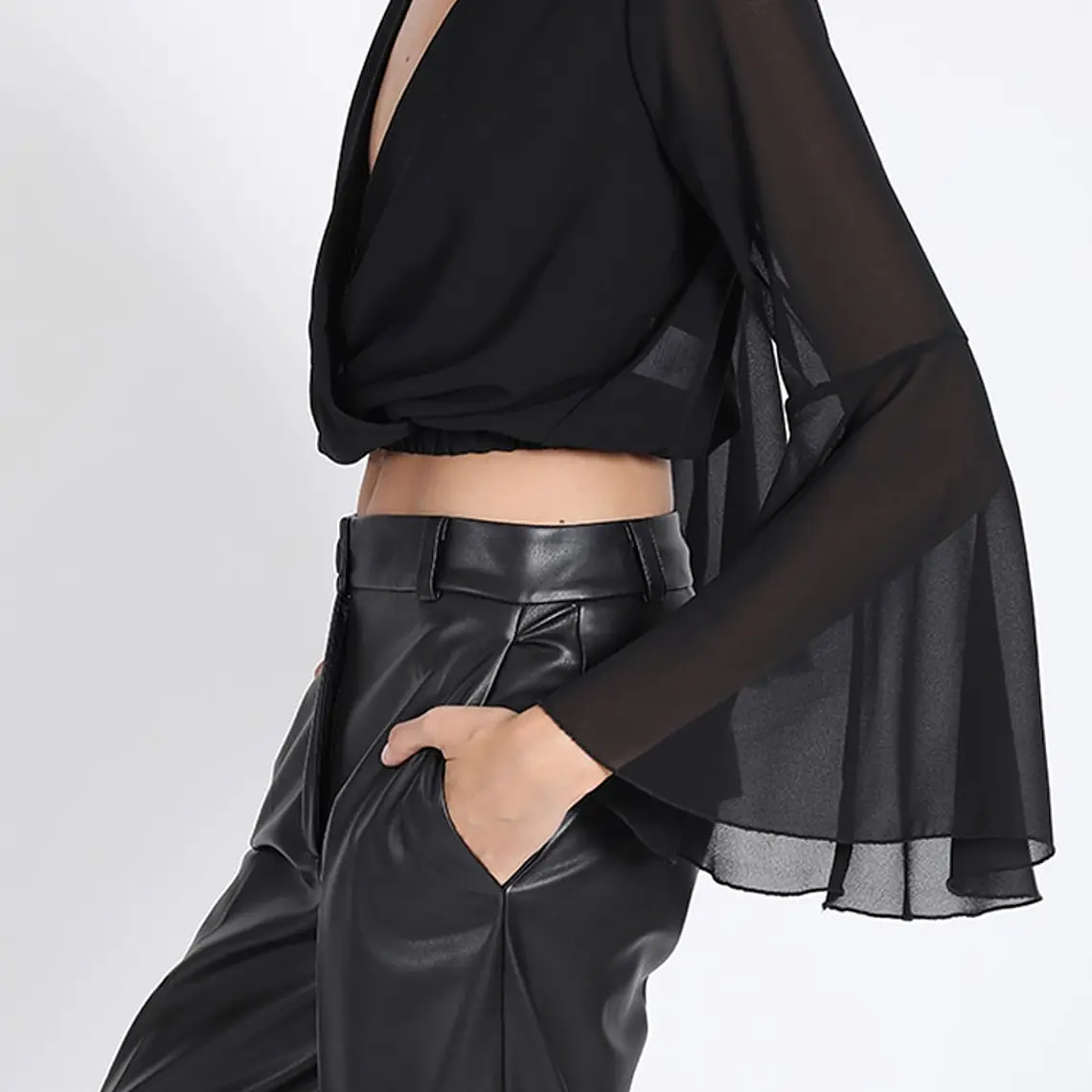 BLUSA M/L CRUZADA ESCOTE V CORTA PUÑO VUELO NEGRO (TALLAS S y M) 4