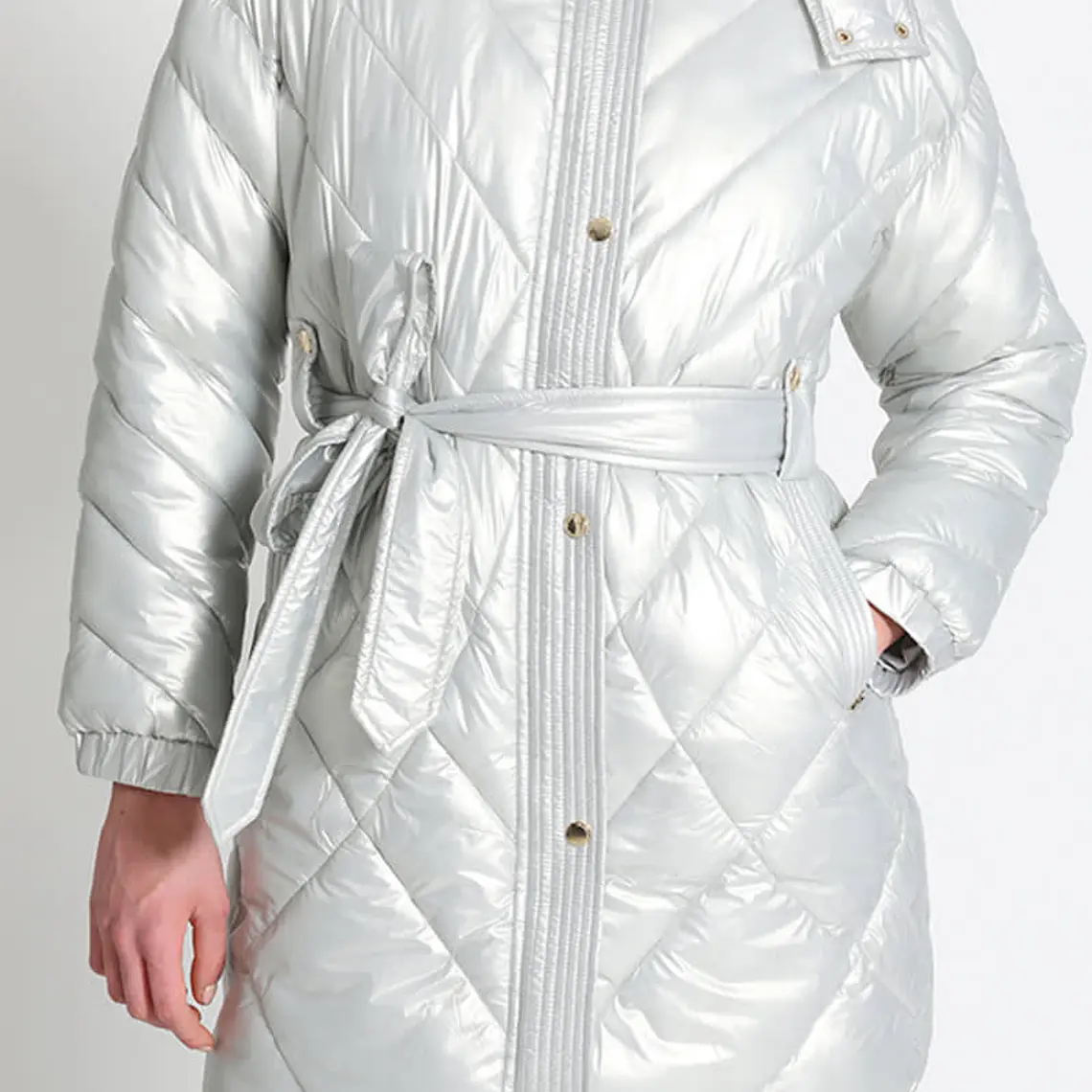 PARKA METALIZADA CON CAPUCHÓN PLATEADO (TALLAS S a L) 1