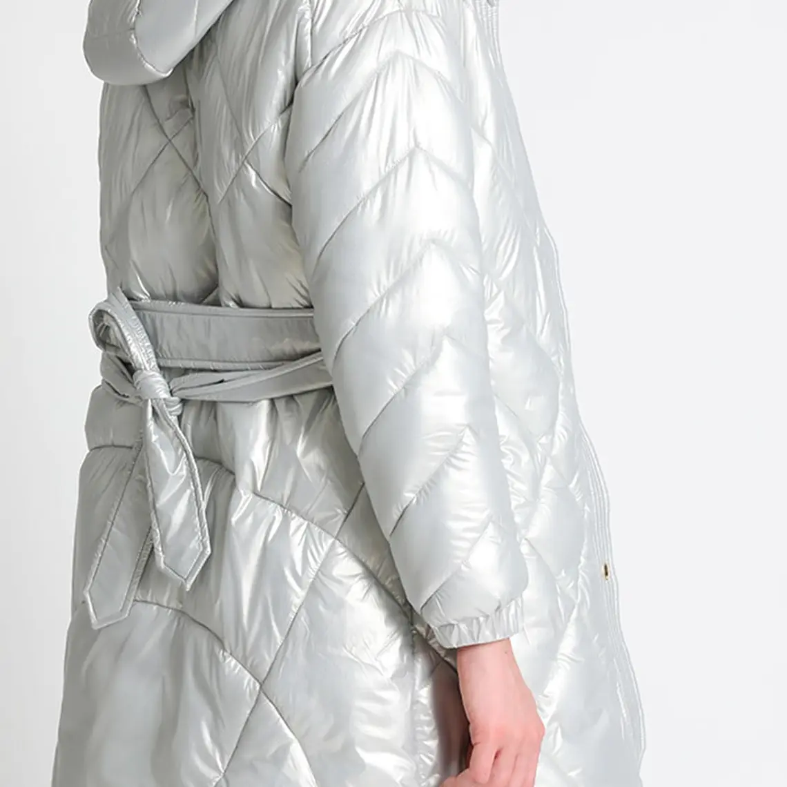 PARKA METALIZADA CON CAPUCHÓN PLATEADO (TALLAS S a L) 3