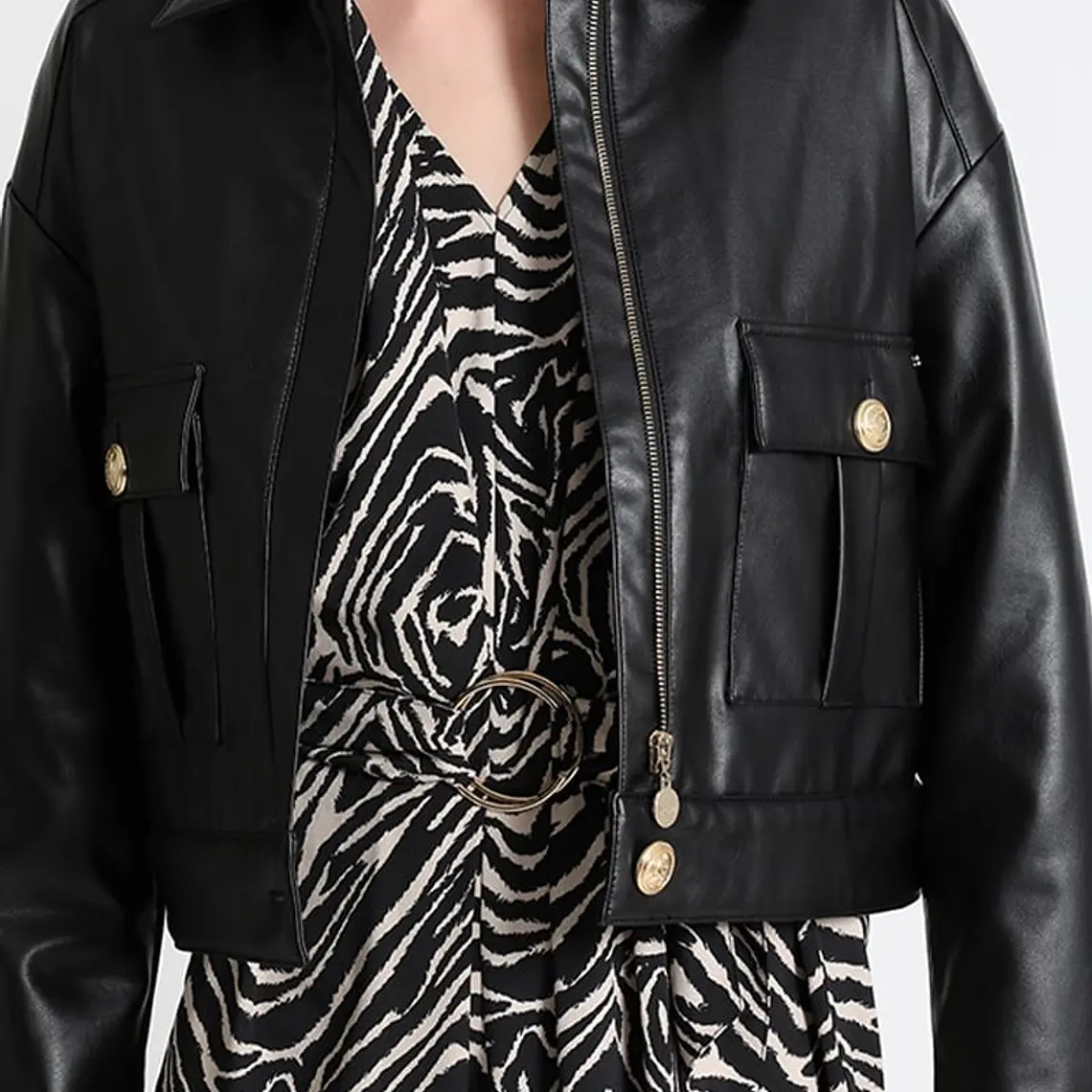 CHAQUETA RECTA CORTA EFECTO CUERO NEGRO (TALLA L) 2