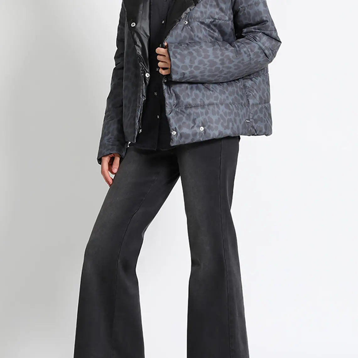 PARKA REVERSIBLE LISO NEGRO Y ESTAMPADO (TALLA S) 3